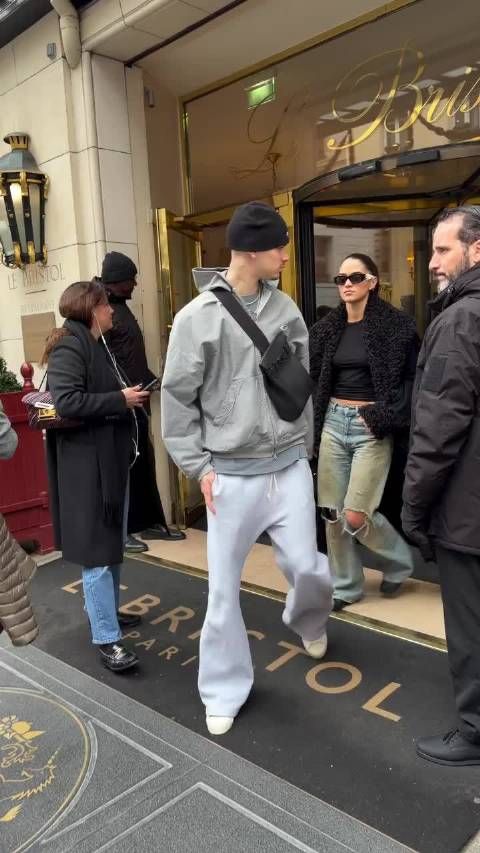 贝克汉姆兄弟和女友出街 我囧还有粉丝合照呢