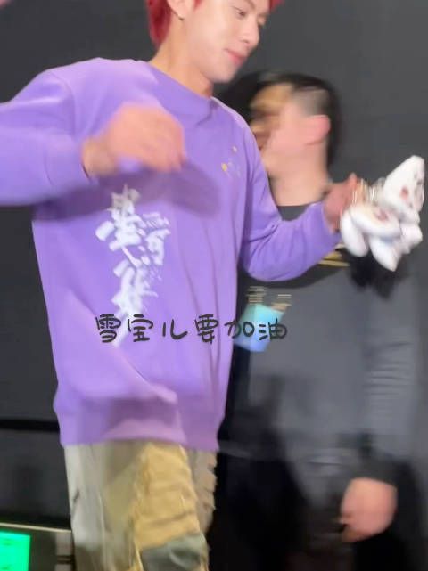 好帅一张脸突然闯入我的镜头 |@王鹤棣_Dylan 彪彪 你超棒的