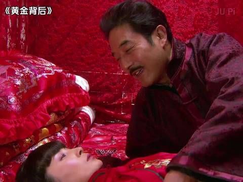 六十岁的师长强娶了17岁的黄花大闺女,不料新婚之夜过后,女人地位一落千丈