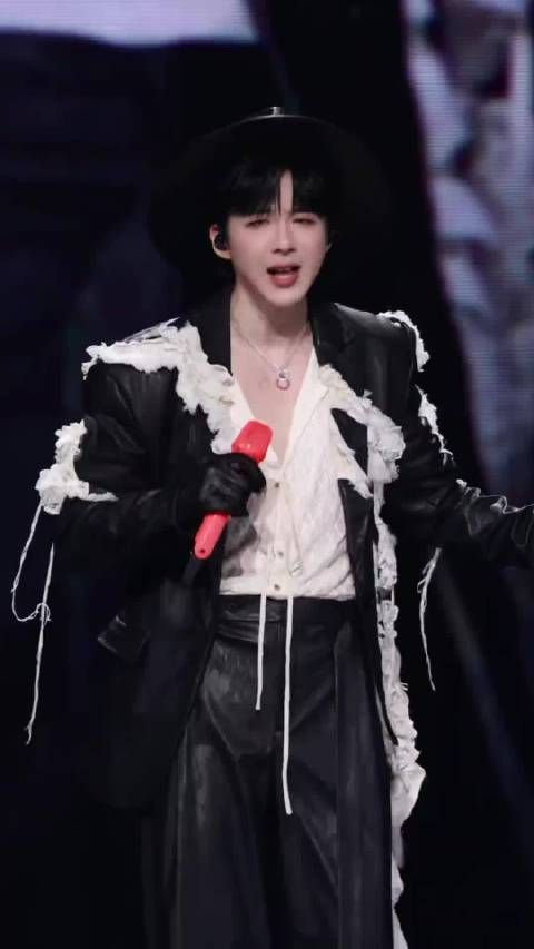 刘宇宁饰演小贝献唱王者马限主题曲，玫瑰丛生夜色温柔