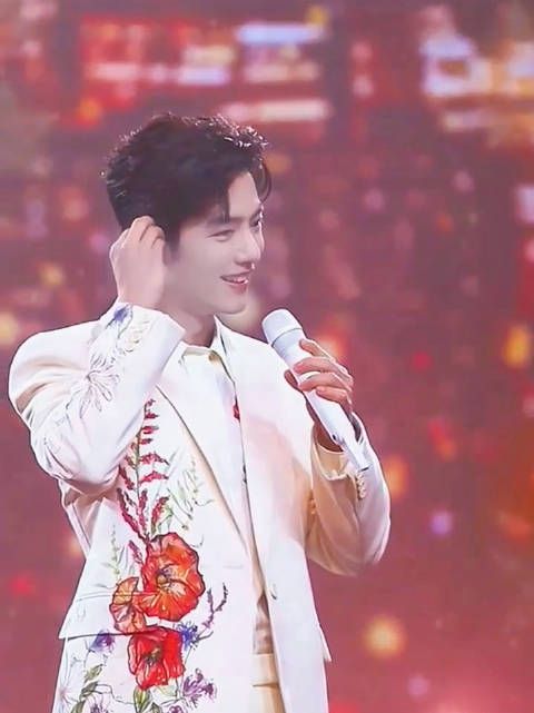 又是没见过的场内视角 这一笑整个世界都亮了