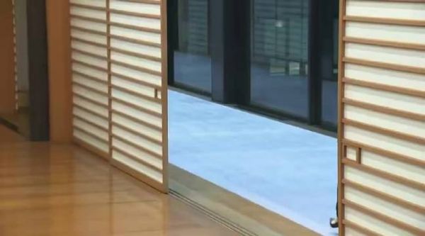 小野田纪美再次到皇宫在天皇德仁面前接受高市早苗颁发的委任状