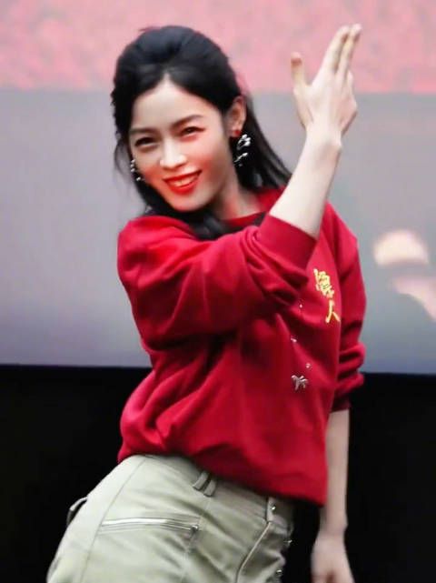 陈丽君跳刀马舞 这个视频没有退出键！