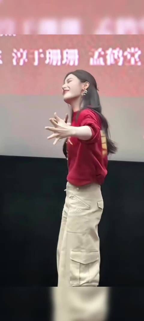 阿育娅跳刀马啦 跳的真好，君君就是全面，真的好棒，想看她多跳