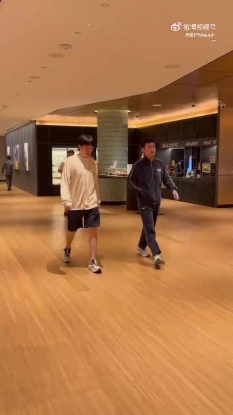 连孩子都拒绝，也扭着头无视，没看出礼貌在哪里？