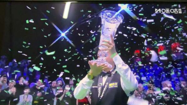 赵公子捧杯时刻还是没看过瘾, 咪咕直播就戛然而止了 有点扫兴啊