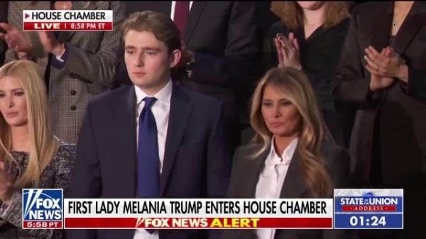 参加国情咨文的Barron和Melania
