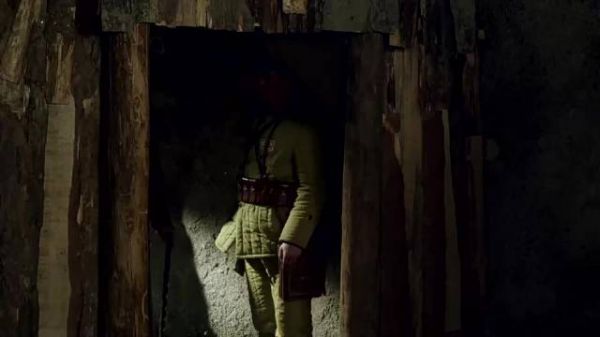 彭德怀元帅:美军防御作战,彭总立马请来陈赓,准备坑道战!