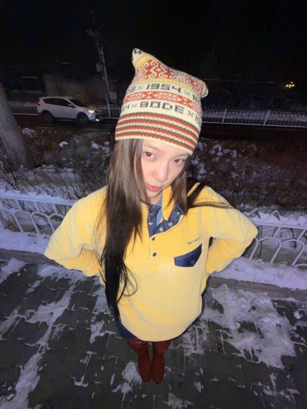 欧阳娜娜活泼俏皮。