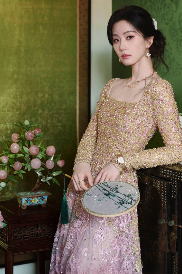 刘诗诗散发东方古典美。