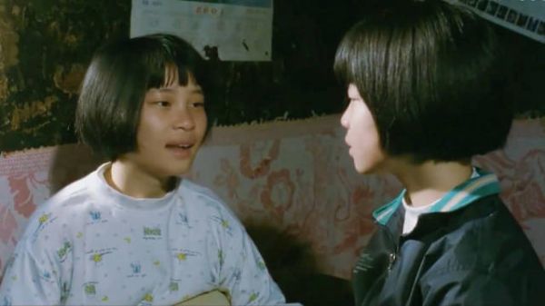 同一张“脸”不同命运!妹妹穿校服上学,姐姐却在捡破烂!