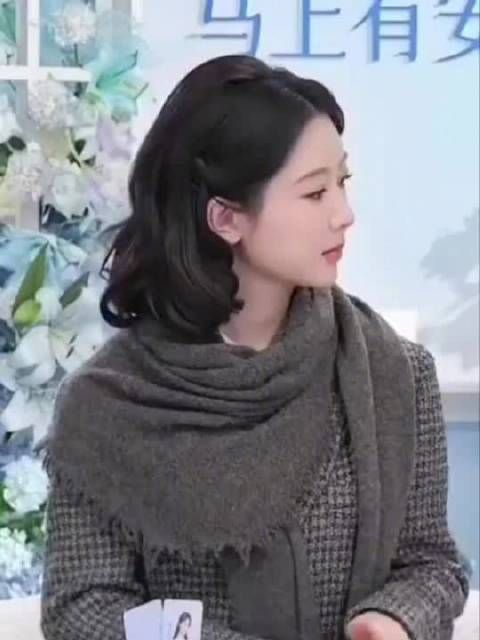 杨紫直播喊话棉花娃娃，透露拍完新剧将休息