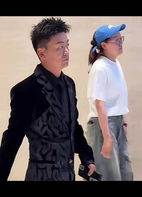 王宝强经历婚变母亲去世后气质转变