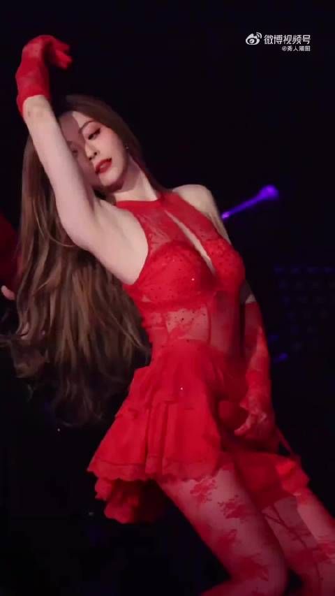 张靓颖是放飞自我了