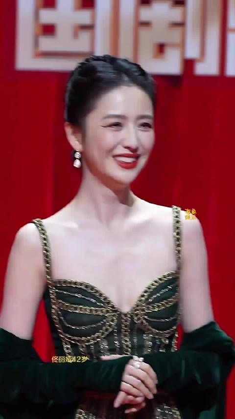 这颜值,美翻了,谁看了不说一句“绝”!#佟丽娅