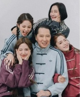 欧阳娜娜一家三代同堂，全家颜值在线，外甥超可爱！