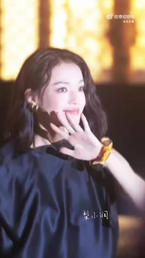 舒淇短发亮相惊艳全场