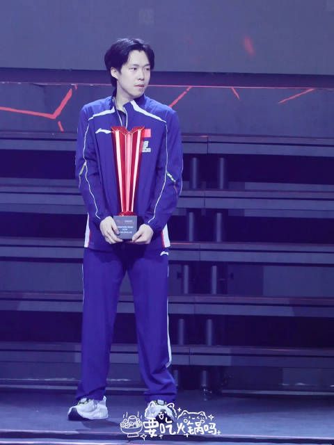 机场甜蜜互动，莎宝夫妇拌嘴拍照引关注