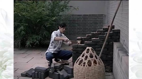 潜伏：翠平的操作真是绝！特务们还怀疑余则成，她一出手特务们就不怀疑了