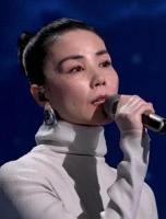 彻底不装了？向太评价王菲春晚的表现，怒批的模样令网友害怕