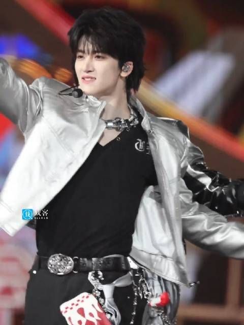 邓佳鑫舞台直拍