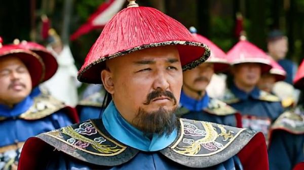 有眼不识金镶玉,众位百官竟然将一品大员当作乞丐撵走