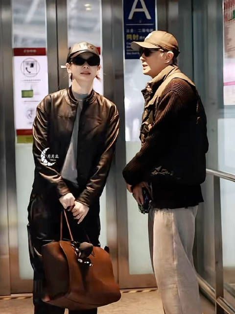 李承铉戚薇出趟国跟搬家似的