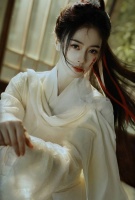 白鹿侠女大片曝光！竹林飞雪中回眸，眼神杀太绝了