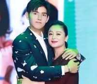 陈红也没想到，费心养大的25岁儿子，竟成了陈凯歌的绝佳招牌