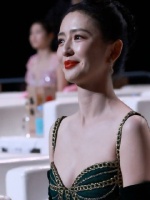 佟丽娅直拍 夫人有张国泰民安的脸