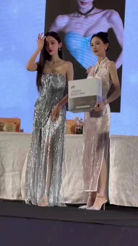 “娜扎出来才知道什么叫仙女，娜扎的美貌太能打了”