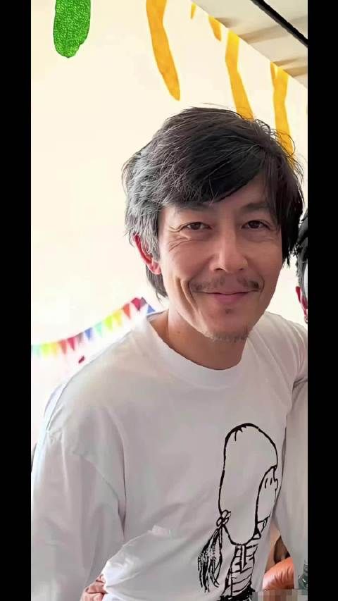 同龄陈冠希谢霆锋近照对比显差距