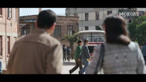 梅婷田雨目睹女儿同乘公交，回家训话反遭女儿男友力挺