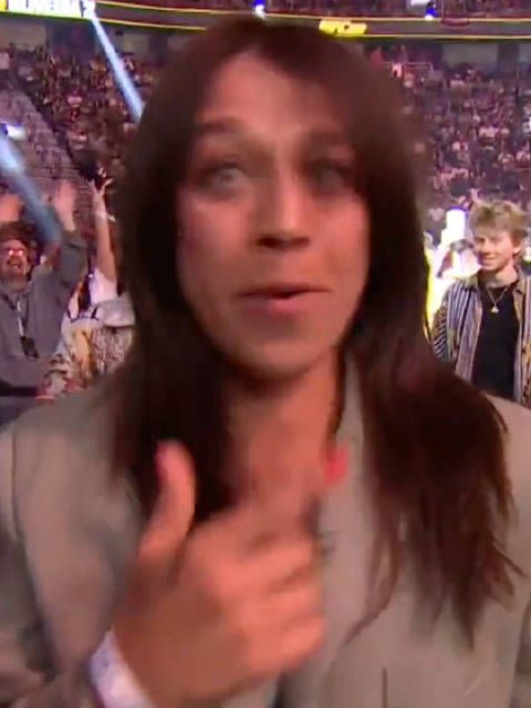 恭喜@张伟丽MMA 、乔安娜，在这场比赛6周年当天，为自己再添新荣誉！