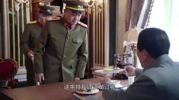 彭总还没吃饭,主席给端上牛排,彭总:不吃,我吃不惯!