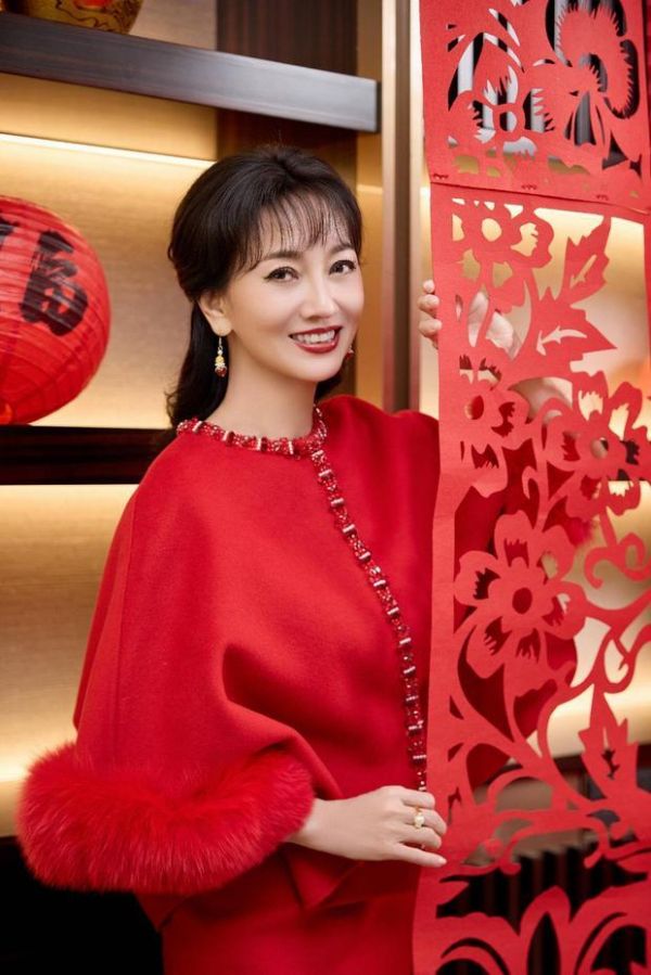 72岁赵雅芝简直就是“不老女神”，状态超好！