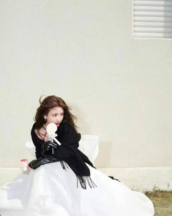 毛晓彤甜妹气质藏不住。