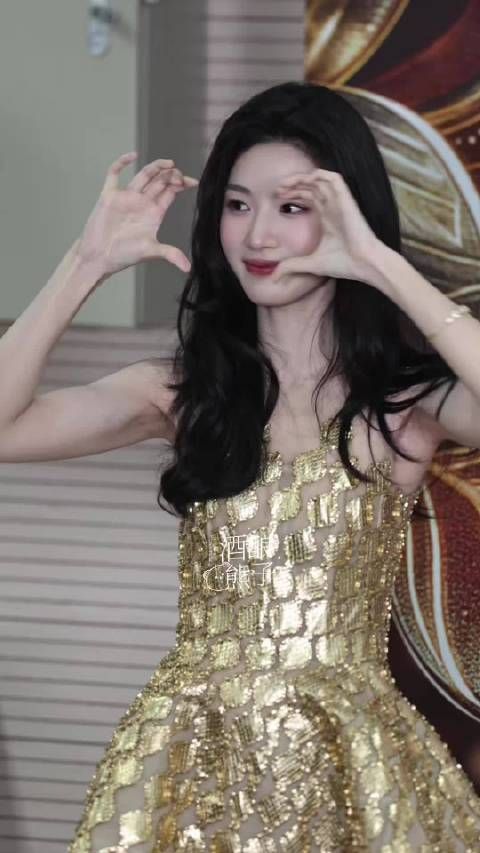 卢昱晓第二套也太漂亮了好清爽好美丽的噜噜晓，怎么这么甜宝宝