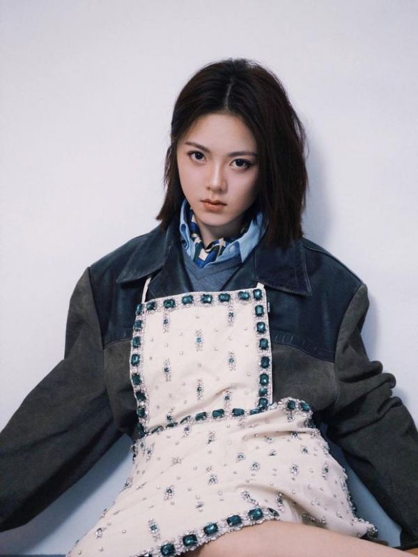 赵今麦个性十足。