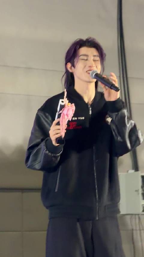 敖瑞鹏说模仿26岁的自己好尴尬 因为粉丝想看还模仿了表情包