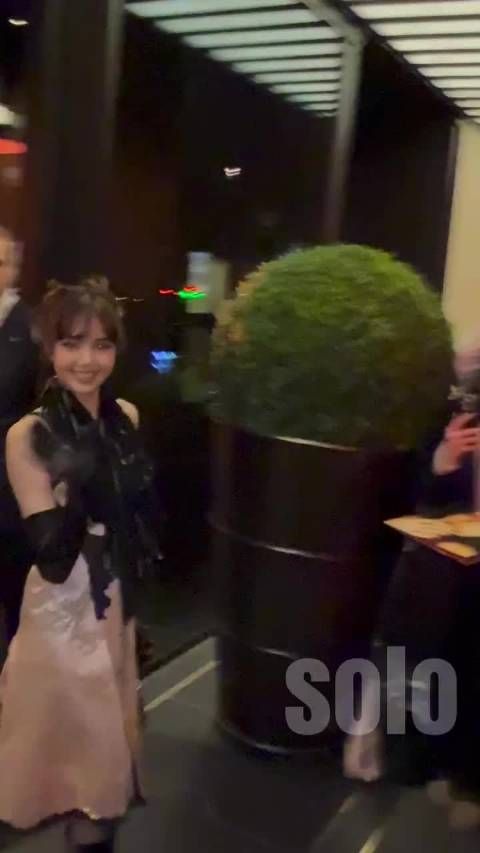 Lisa巴黎晚宴出发！这也太可爱了，甜豆莎