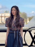 全智贤亮相LV大秀显疲态，丈夫崔俊赫亏损150亿韩元