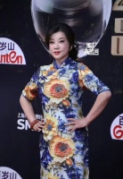 微短剧盛典红毯好热闹，刘晓庆向佐像穿情侣装，余茵韩雨彤等齐聚