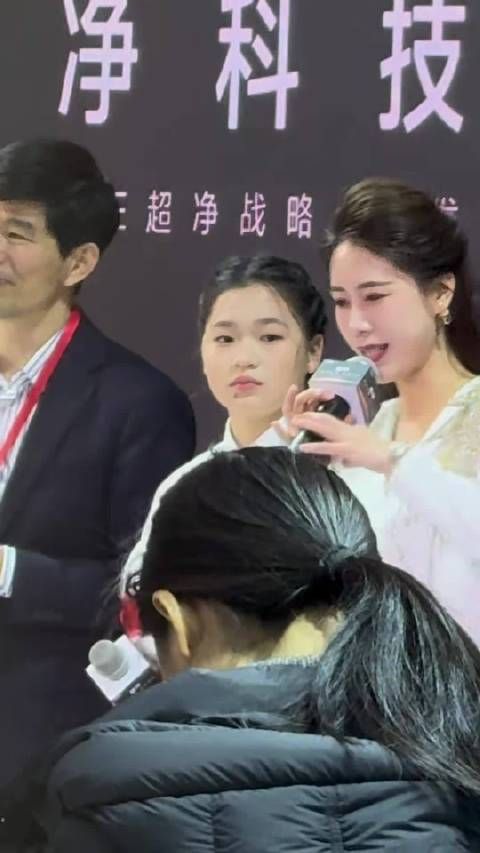 偶遇全红婵现身上海，灵动气质格外动人