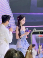 像小精灵一样，好美好美 阿阿本啊