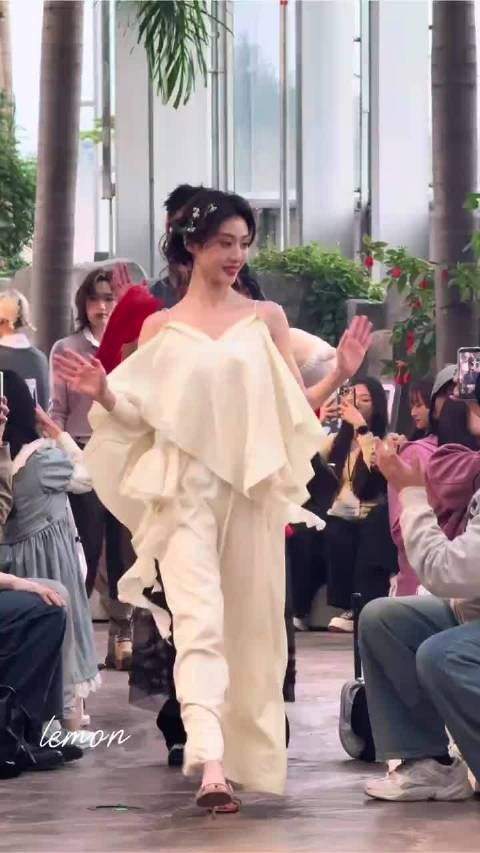 女神,看的人家心情好好