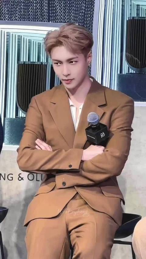 张艺兴|西装看得我好爽