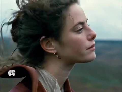 电影《呼啸山庄》还原原著争议情节，艾米莉勃朗特曾因笔名与内容遭抨击