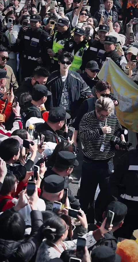 就这样一直存存存存存到手软，看不够根本看不够！(被帅晕版)