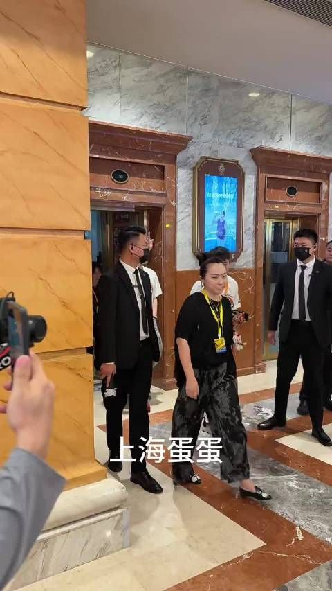 感觉黄晓明58岁露腹肌这个flag很好实现,只要晓明哥保持住现有身材即可